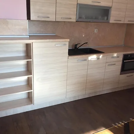 Апартамент 2-bed,2-bath, Free Private Parking