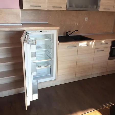 2-bed,2-bath, Free Private Parking Апартамент