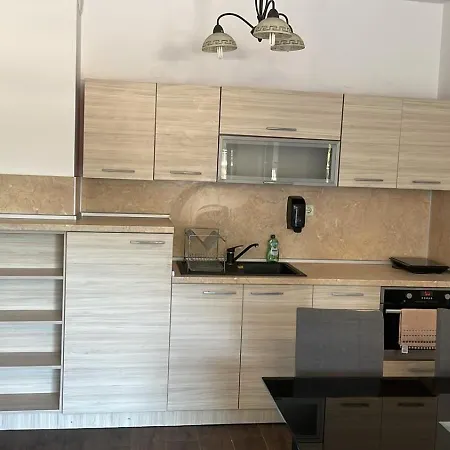 2-bed,2-bath, Free Private Parking Sables d'or