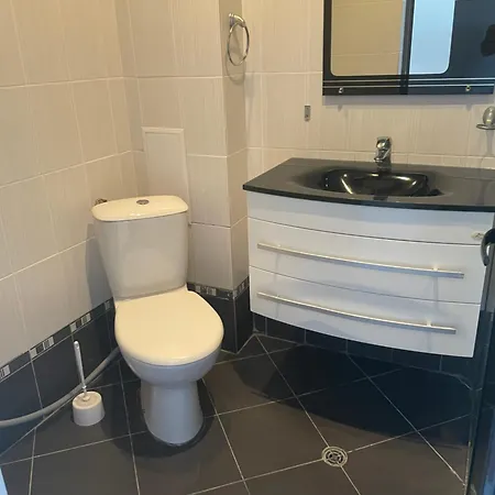 2-bed,2-bath, Free Private Parking Апартамент