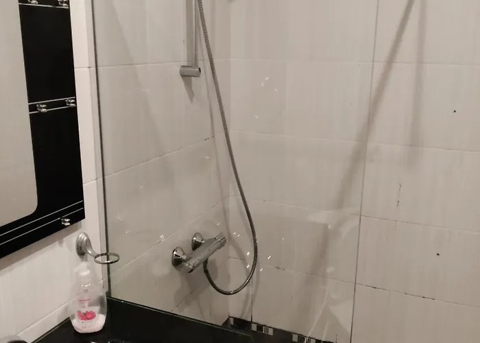 2-bed,2-bath, Free Private Parking Golden Sands