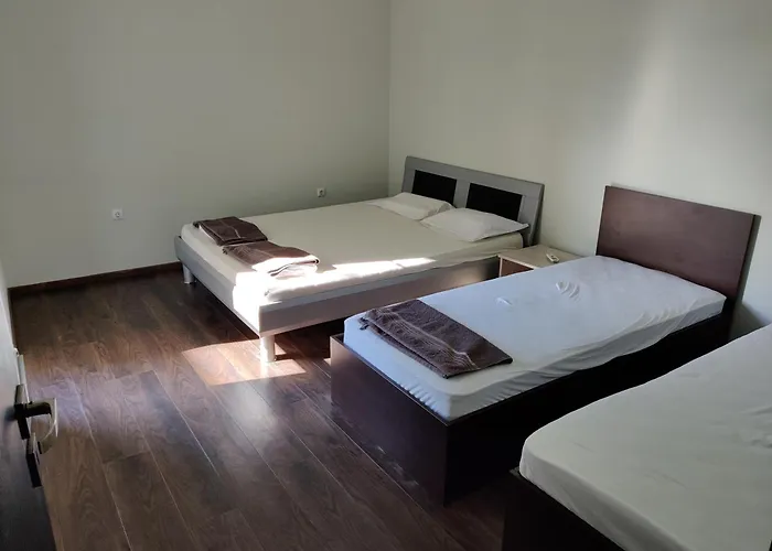 2-bed,2-bath, Free Private Parking * 골든샌드