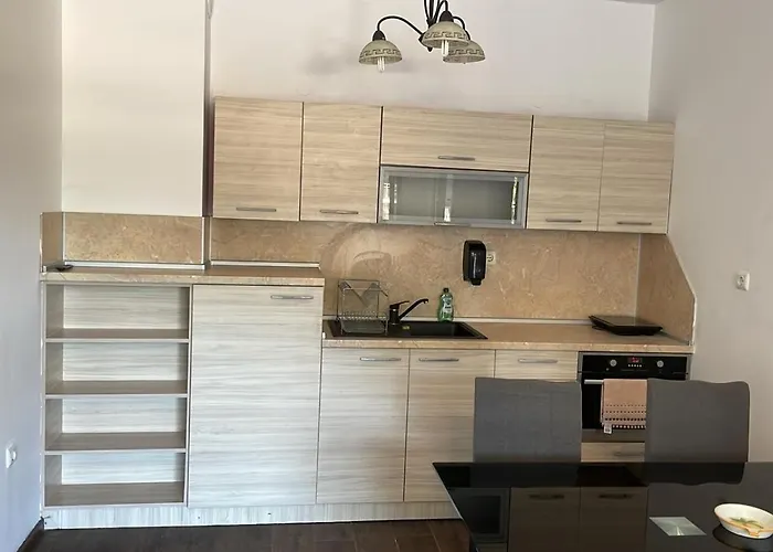 2-bed,2-bath, Free Private Parking 골든샌드