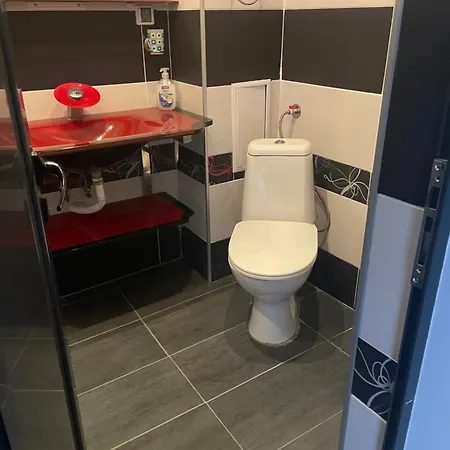 2-bed,2-bath, Free Private Parking *