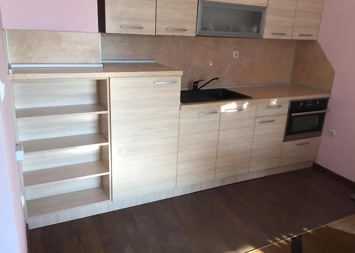 公寓 2-bed,2-bath, Free Private Parking