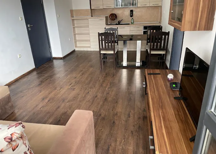 2-bed,2-bath, Free Private Parking *